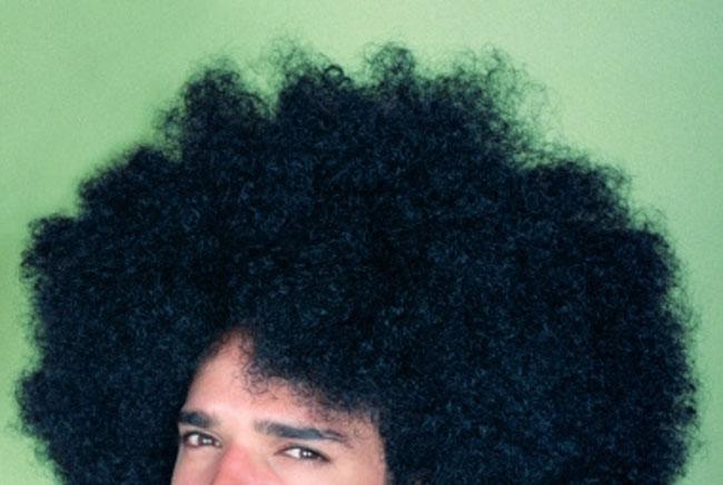Les jeunes entre cheveux touffus, bien peignes ou desordonnes | seneplus